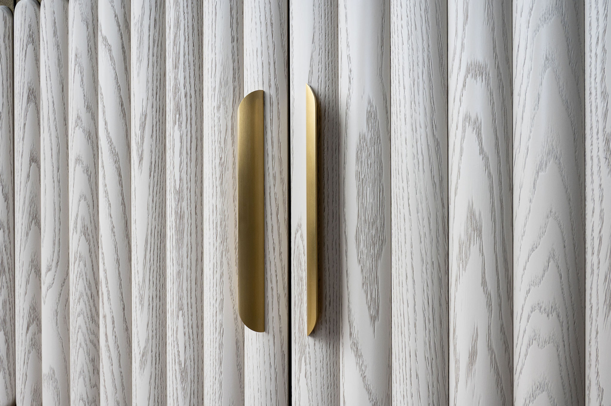 Callas 4-Door Cabinet - Image 4